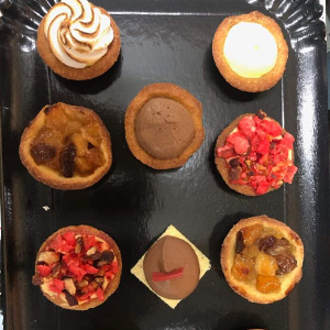 Photo de mignardises pour le salon de thé réalisées par la Boulangerie Patisserie La colline des hauts bocages vendéens à Mouchamps près des Herbiers et Chantonnay